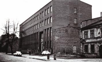 dukcją unieruchomiono i przekształcono w filię Zakładu Głównego Lohmann Werke A.G. Bielefeld.
