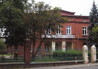 37. SZKOŁA MUZYCZNA Przy ul.