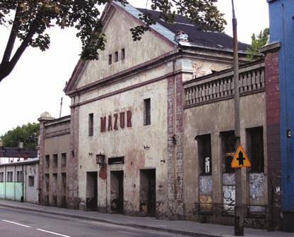 39. KINO MAZUR Fotografia z 2007 r. Stary, zniszczony budynek przy ul. św. Jana 11 już dawno stracił swój atrakcyjny wygląd.