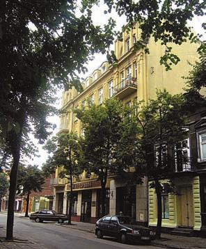 50. PA-CO-BANK Przechodząc ulicą Pułaskiego warto zwrócić uwagę na czteropiętrową kamienicę pod numerem 8. Historia tego budynku sięga czasów przed I wojną światową. Od 1902 r.