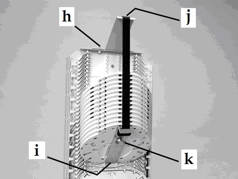 Instrukcja MontaŜu Światłowodowe Mufy Liniowe SEC 23/23S strona 11/22 10. Spawanie i układanie włókien Zamocować górny uchwyt kaset (j) na stelaŝu (h).
