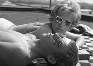 Słońce w sieci (Slnko v sieti) Rok produkcji: 1962 Czas: 90 Reżyseria: Štefan Uher Scenariusz: Alfonz Bednár Zdjęcia: Stanislav Szomolányi Muzyka: Ilja Zeljenka, Ivan Stadtrucker Obsada: Marián