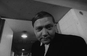 XX wieku, mroczne czasy narastającego chaosu i ekspansji nazistowskiej. Główny bohater Karl Kopfrkingl pracuje w praskim krematorium.