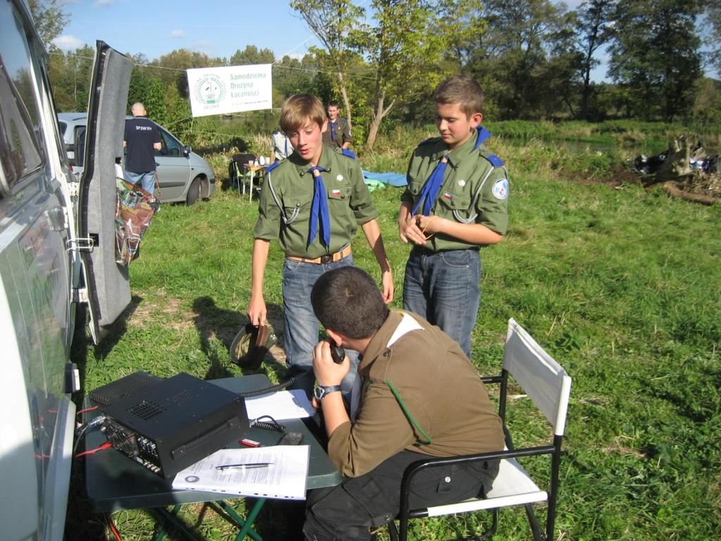 Relacja SP3ZKP Towarzyszyli nam zaprzyjaźnieni harcerze. Była to nasza pierwsza aktywnośd na tych dwiczeniach. Ale mam nadzieję, że w następnych będzie o wiele lepiej.