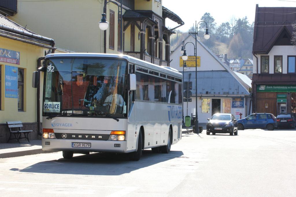 Z początkowo jednego tylko kursu z Gorlic przez Nowy Sącz, Krościenko, Nowy Targ do Zakopanego dziś jest już