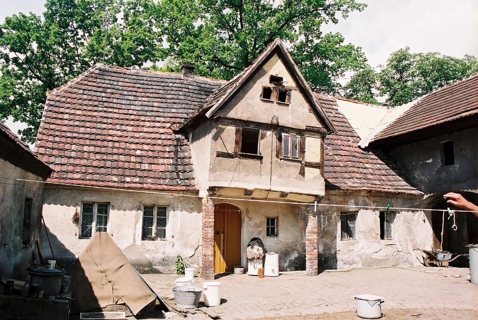 Dom mieszkalny nr 20, mur.-szach., 1 poł. XIX w. Uwagi: użytki rolne zabudowane, grunty orne, pastwiska.