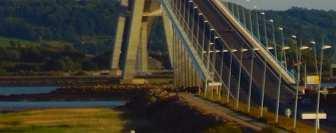 Ciężar mostu utrzymywany jest przez 2000 km lin.