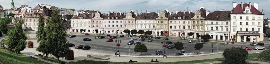 EDUKACJA EDUKACJA Dane z roku 01/016 SZKOŁY PODSTAWOWE: 41 GIMNAZJA: 7 LICEA: Absolwenci: 663 Uczniowie: 0 074 9 4 Liczba uczelni 3 Studenci 67 31 Uczelnie