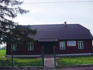 ; Centrum Rekreacyjno Sportowe (była szkoła) w Popowie,