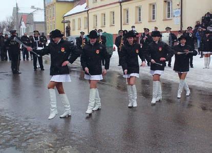 szlak pieszy (Mścichy - Biały Grąd), czarny szlak pieszy (Mścichy - Biały Grąd), czarny szlak pieszy (Sośnia - szosa Białystok - Ełk), projektowany szlak kajakowy