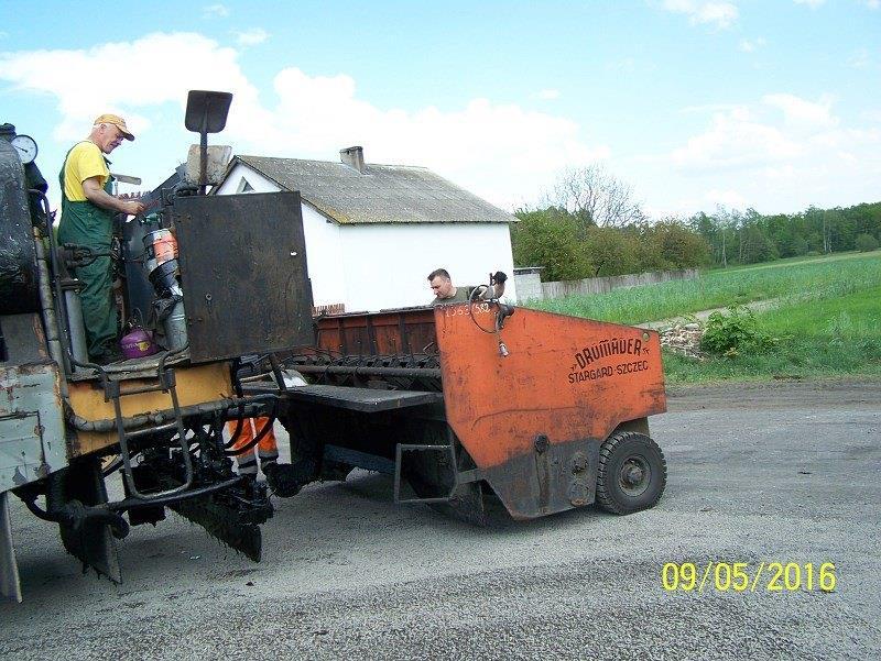 asfaltowego układarką wraz z uwałowaniem i podwójnym utrwaleniem emulsją