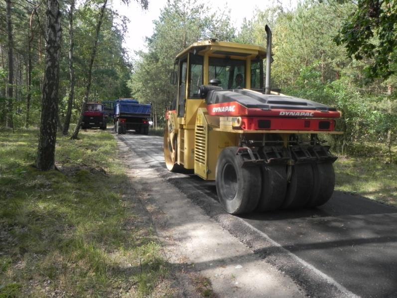 Całkowity koszt zadania: Kwota finansowania ze środków gminnych: Kwota z funduszu sołeckiego: Firma BORA Sp. z o.o. z siedzibą w Płocku 75 571,20 zł 63 845,84 zł (kwota zgodna z protokołem odbioru) 11 725,36 zł Termin realizacji: 20.