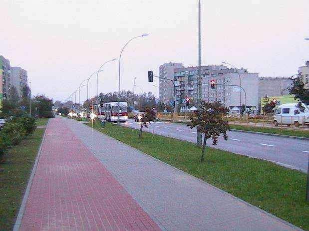 Sportowa 1,53 km, 1 Maja 1,4 km, Noniewicza 0,25 km, Reja (od ul.