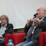 Za to byli eksperci z tytułami naukowymi i