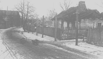 Dwie butelki wódki Zima 1946 roku była mroźna.