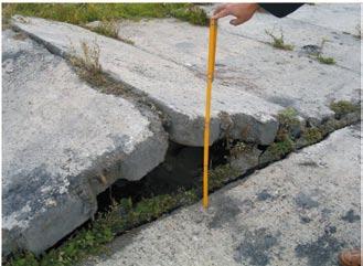 Rys. 14. Wypiętrzenia płyt betonowych drogi wokół zbiornika Biały Brzeg Rys. 15.