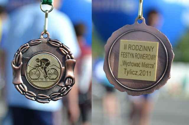 uczestników zawodów oraz losowano nagrody rzeczowe tombola.