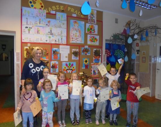 LAUREATOM WRĘCZONO IMIENNE DYPLOMY ORAZ UPOMINKI W POSTACI LATAREK I PISAKÓW!