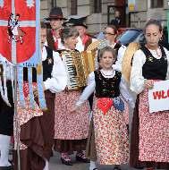 Zespoły uczą się wzajemnie tańców narodowych oraz prezentują swój program artystyczny na licznych koncertach w Łodzi i w innych miejscowościach regionu.
