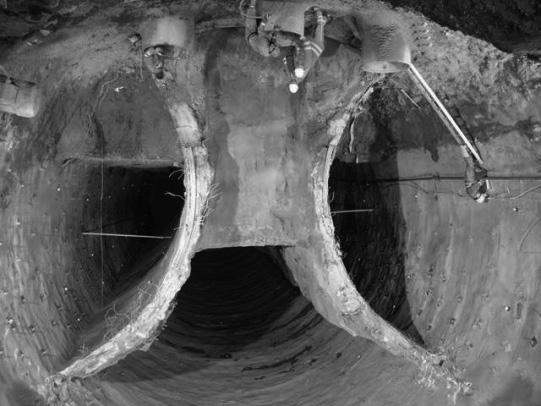 a) b) 23 Rys. 3. Kolejność drążenia sztolni (koncepcja autora artykułu) a) oraz zastosowanie tego schematu na przykładzie Tunelu Wienerwald w Austrii (www.gonars-systems.com) b) Fig. 3. Sequence of tunnel boring (proposed by the author of the article) a) and the application of that sequence in the Winerwald Tunnel in Austria (www.