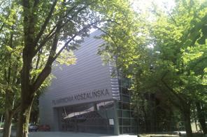 eksponowane są zabytki kultury jamneńskiej i pomorskiej, związane z życiem codziennym i pracą dawnych mieszkańców podmiejskich wsi Jamno i Łabusza.