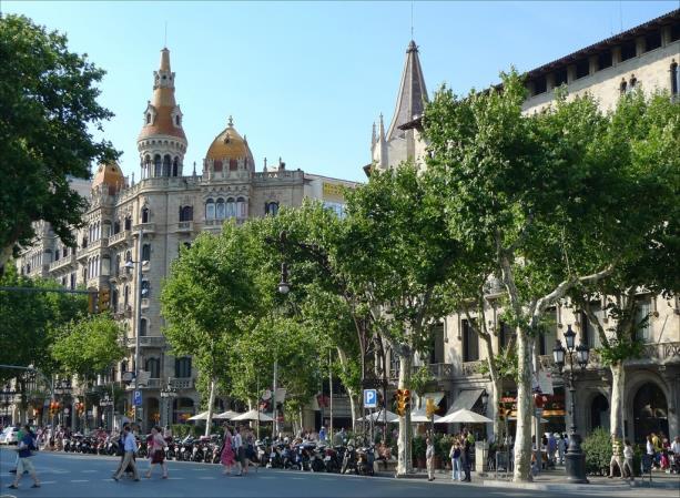 Zaprojektowana przez słynnego architekta Antonio Gaudiego. LA RAMBLA Najbardziej znana ulica w Barcelonie.
