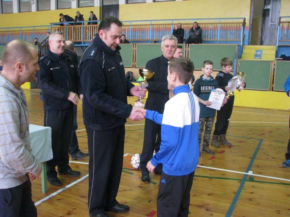dr Marek FAŁDOWSKI urodził się w 1971 r. w Siedlcach. Służbę w Policji rozpoczął w 1991 roku. W 2000 roku ukończył Wyższą Szkołę Policji w Szczytnie.