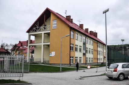 handlowym (poczta, sklepy, siedziba OSP itp.). Estetyka obiektów pozostawia wiele do życzenia.