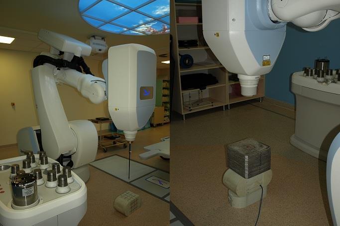 Pomiary przy użyciu stopu Wooda Następnie wykonano analogiczne pomiary dla przyspieszacza CyberKnife (Rysunek 31) dla dwóch pól o średnicy 30 mm oraz 60 mm (użyto kolimatorów stałych).