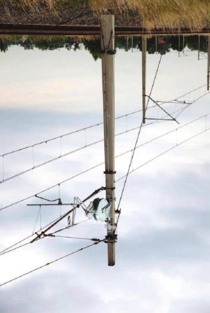 Badania urz dze i systemów zasilania trakcji elektrycznej 37 Rys. 15. Bezciężarowe urządzenie naprężające w trakcie badań eksploatacyjnych na okręgu doświadczalnym IK [6] Rys. 16.