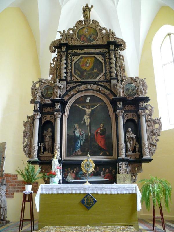 Rysunek 2 ołtarz Kościoła w Mariance Widoczne są również herby fundatorów komturów krzyżackich.