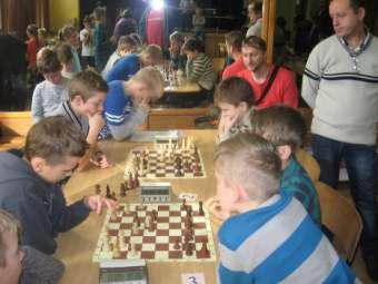 Kiełbasa Gabriela (SP Wadowice Górne) - 3,0 pkt., 14. Kiełbasa Amelia (SP Wadowice Górne) - 2,5 pkt. W grupie do lat 9 (21 uczestników): 1. Zięba Hubert (SP Czermin) - 6,0 pkt., 2.