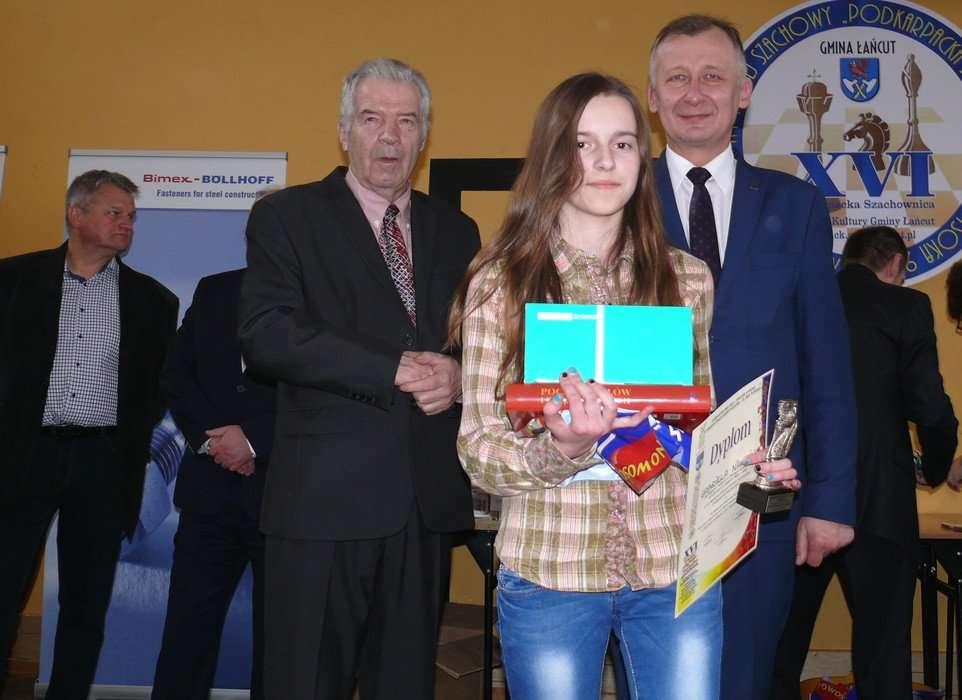 MARZEC 2016 MIELECKA SZACHOWA LIGA SZKOLNA - TURNIEJ NR 3 Mielec, 05 marca 2016 Z zawodników Szarotki, reprezentujących tym razem swoje szkoły, oraz Koła Szachowego przy Zespole Szkolno -