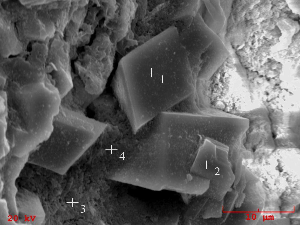 Tuf filipowicki kryształy sanidynu w spoiwie mikrokrystalicznym Pierwiastek O Al Si K Punkt 1 39,56 11,42 36,88