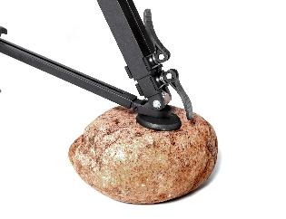 nierównym podłożu czy schodach.