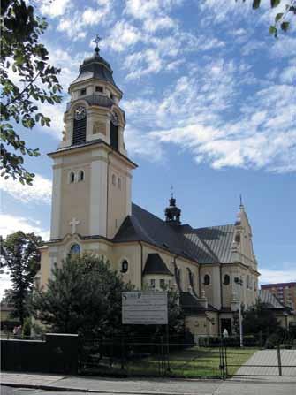 Nr 12 PRZEGLĄD GÓRNICZY 3 Kościół nie jest zabezpieczony tak zwaną opaską (zewnętrzną płytą usztywniającą, wykonaną wokół kościoła), jak dwa pozostałe kościoły w Miechowicach.