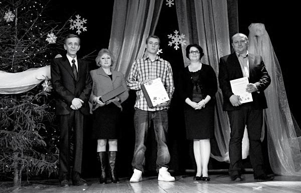 Nagrodę w postaci statuetki i dyplomu za działalność w dziedzinie kultury i pomocy Józef Stapel Das Beladen in Landau.