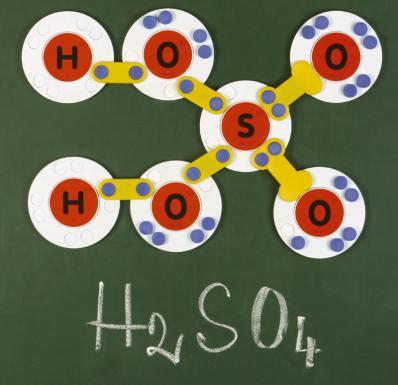 Kompakt Chem 02 pozwala na łatwe konstruowanie modeli cząsteczek i związków (tlenków, kwasów, zasad, soli i związków organicznych), a