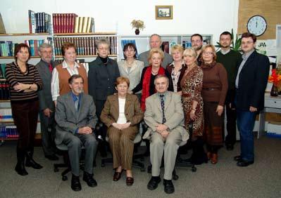 Michał Karasek, prof. Elżbieta Czarnecka, dr Ryszard Żmuda, stoją: mgr Anna Strumiłło, prof.