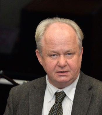 Nowy dyrektor Zamku Królewskiego Zamek Królewski w Warszawie ma nowego dyrektora został nim dr hab. Przemysław Mrozowski z Instytutu Historii Sztuki UKSW. Nominację dr.