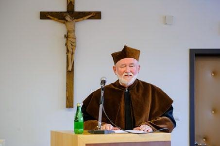 Doktorat honoris causa UKSW dla profesora Henryka Woźniakowskiego 31 stycznia odbyła się uroczystość wręczenia dyplomu Doktora Honoris Causa UKSW prof. dr. hab. Henrykowi Woźniakowskiemu.
