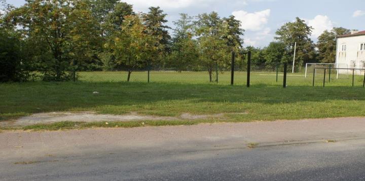Obszar reitalizacji Ładzyń Ładzyń położony jest 6 km na południe od Stanisławowa, pomiędzy drogą krajową nr 50 a kompleksem leśnym.