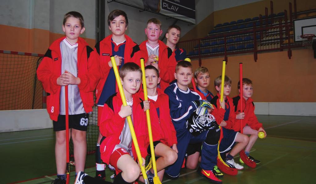 Bardzo dobrze w rozgrywkach unihokeja zaprezentowali się chłopcy ze Szkoły Podstawowej w Starym Zakrzewie, którzy po wygraniu zawodów gminnych a następnie powiatowych pojechali na półfinał Grupy