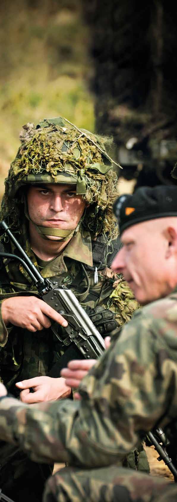 armia Więcej etatów, lepszy efekt Polska armia coraz bardziej dostrzega rolę, jaką odgrywają pomocnicy do spraw podoficerów.