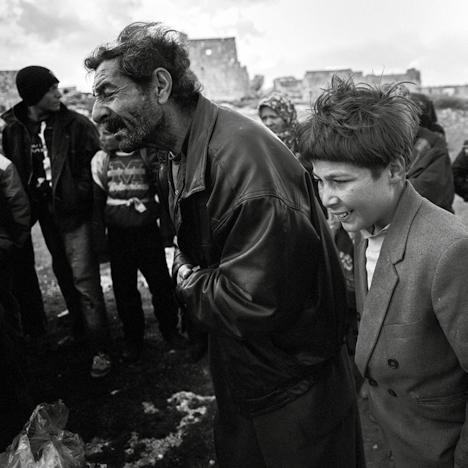 84 Syryjskie konsekwencje arabskiej wiosny oczami fotoreportera z Testigo Documentary wojny i pokoje Maciej Moskwa 84 Życie w potrzasku Małgorzata Schwarzgruber, Tadeusz Wróbel 90 Podpis terrorysty