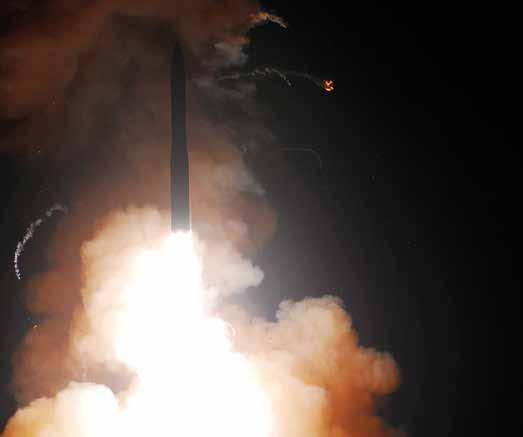 militaria Przenoszący rakiety balistyczne (SLBM) okręt podwodny klasy Ohio USS Wyoming powraca do bazy w Kings Bay w stanie Georgia.