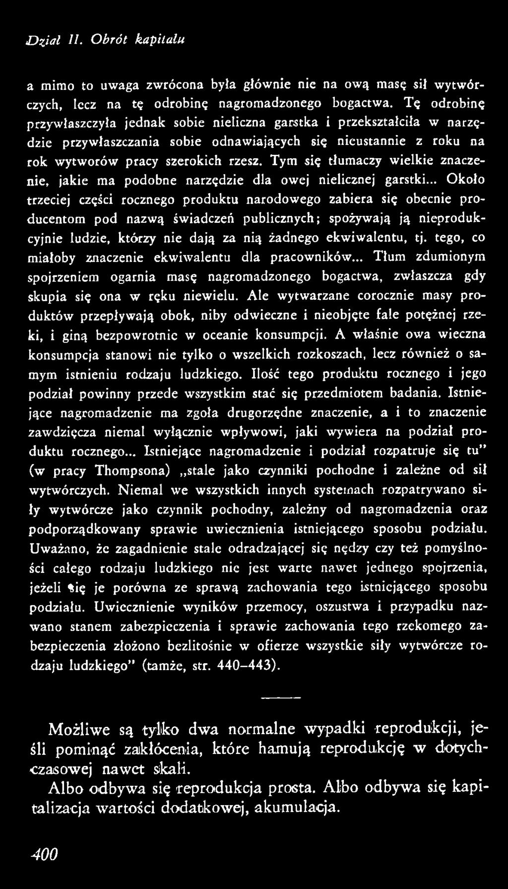 alentu, tj. tego, co m iałoby znaczenie ekw iw alentu dla pracow ników... Tłum zdumionym spojrzeniem ogarnia masę nagrom adzonego bogactw a, zwłaszcza gdy skupia się ona w ręku niew ielu.