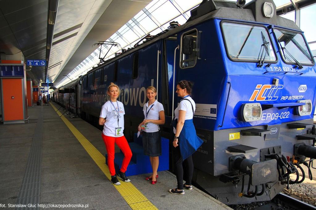 Ale na tej trasie marnowały by swój potencjał, za to zobaczymy lokomotywy EP09, które w mogą jechać z maksymalną prędkością 160 km/h co jak na potrzeby pociągów TLK jest wystarczającą.