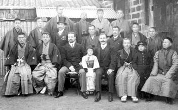 Takehiko Hirose W tamtych czasach do Uniwersytetu należały budynki medyczne i szpitale kliniczne, których budowę i funkcjonowanie kontrolowało uczelniane Architektoniczne Biuro Nadzoru, mieszczące