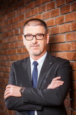 W roku 2004 ukończył studia doktoranckie na Akademii Górniczo-Hutniczej w Krakowie. W latach 1995-1996 pracował w Ministerstwie Współpracy Gospodarczej z Zagranicą.